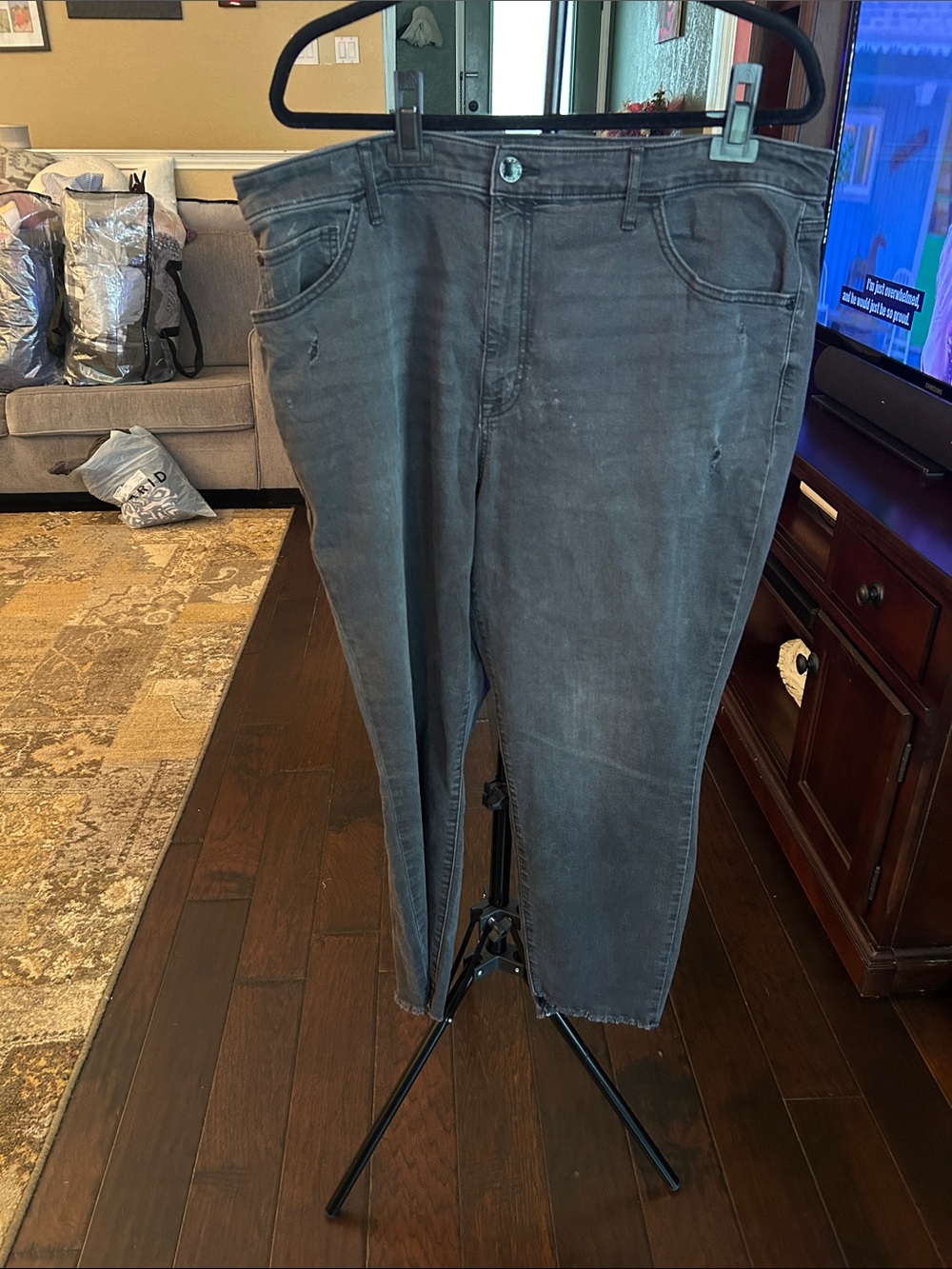 EVRI Slim Straight Jeans